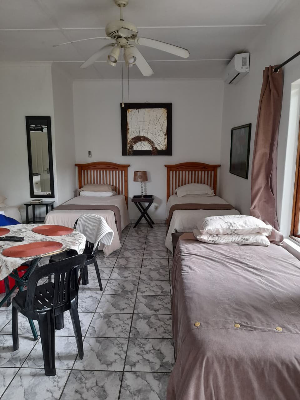 The Sundowner Room at Benguela B&B